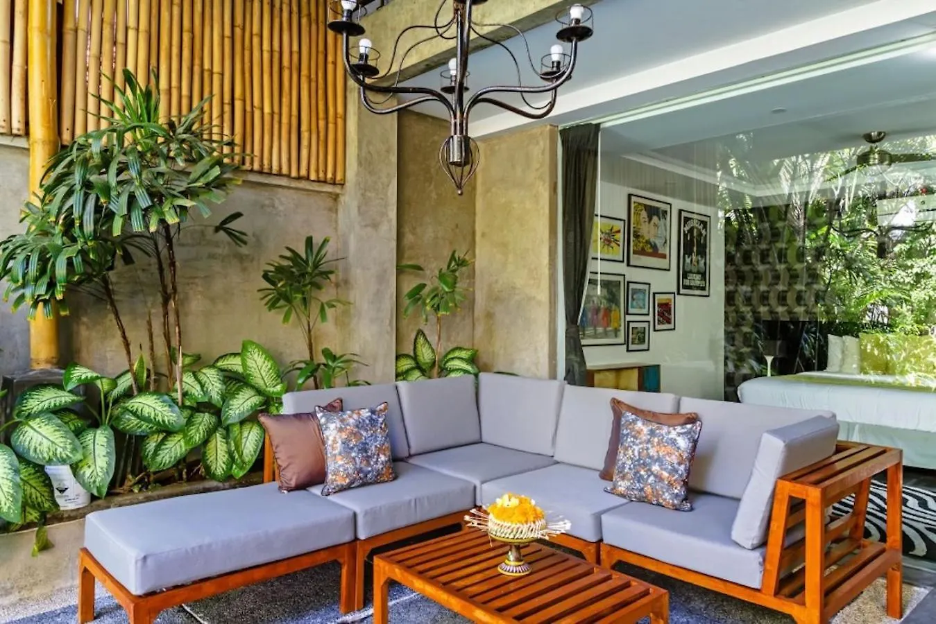 Villa Esa Seminyak 塞米亚克